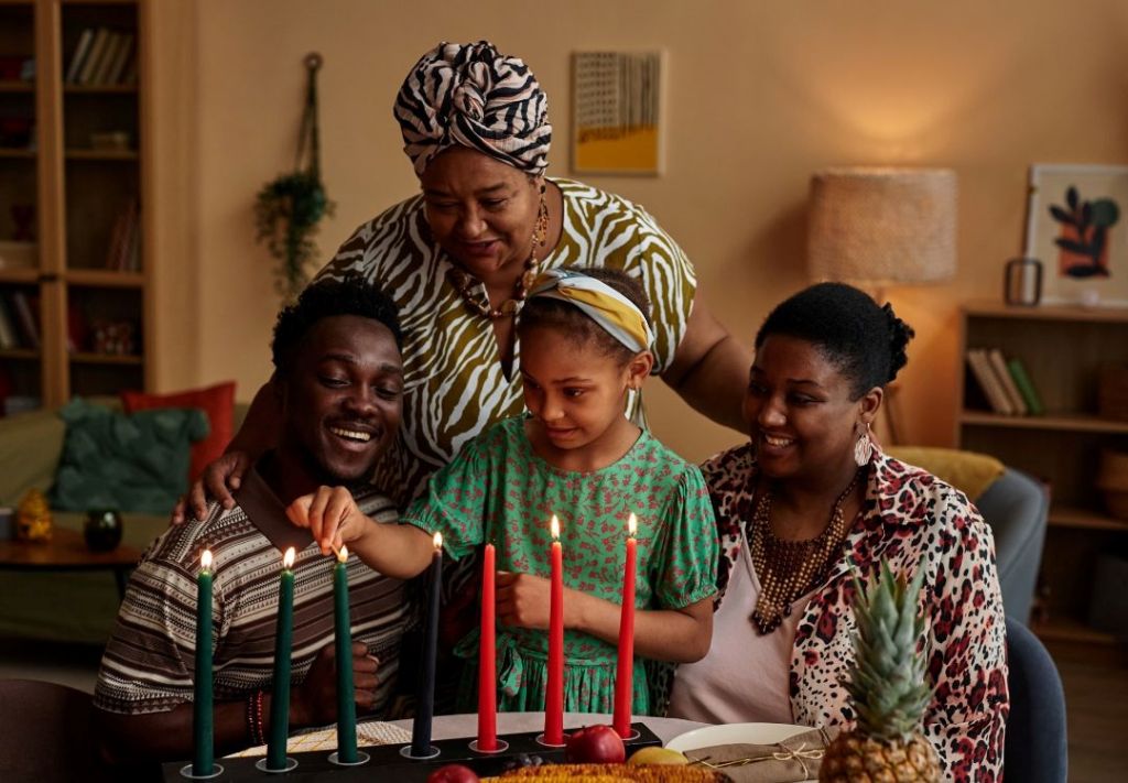 Autoridades de Virginia honran celebración de Kwanzaa